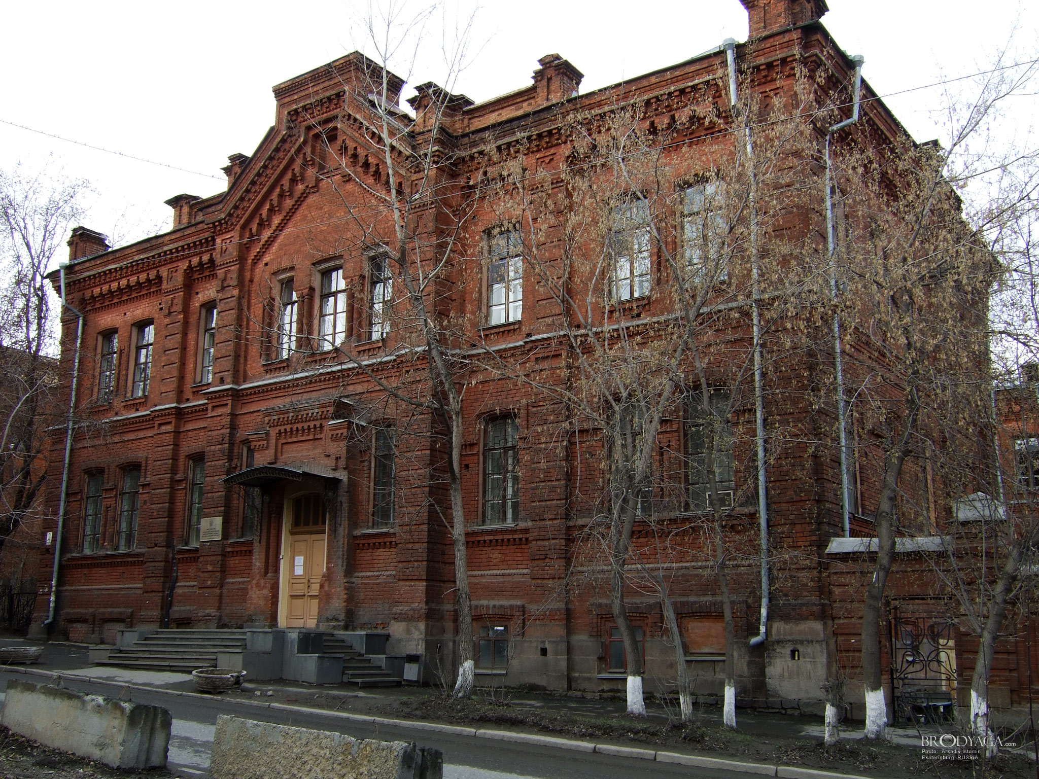 Здание бывшего Петровского приюта, Крылова 2, Екатеринбург (Ekaterinburg)